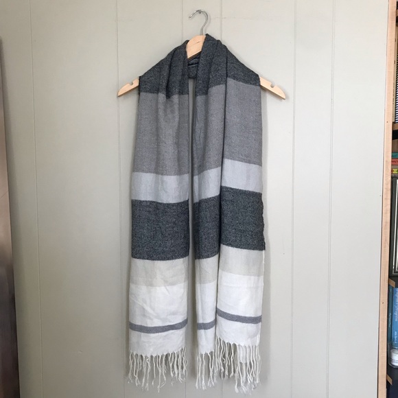 Blanket Scarf or Wrap Black White Grey w/ Fringe - Picture 2 of 8